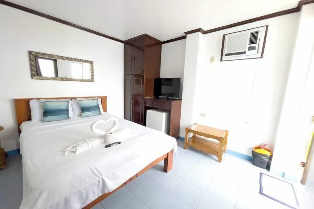 Desk, free WiFi, bed sheets