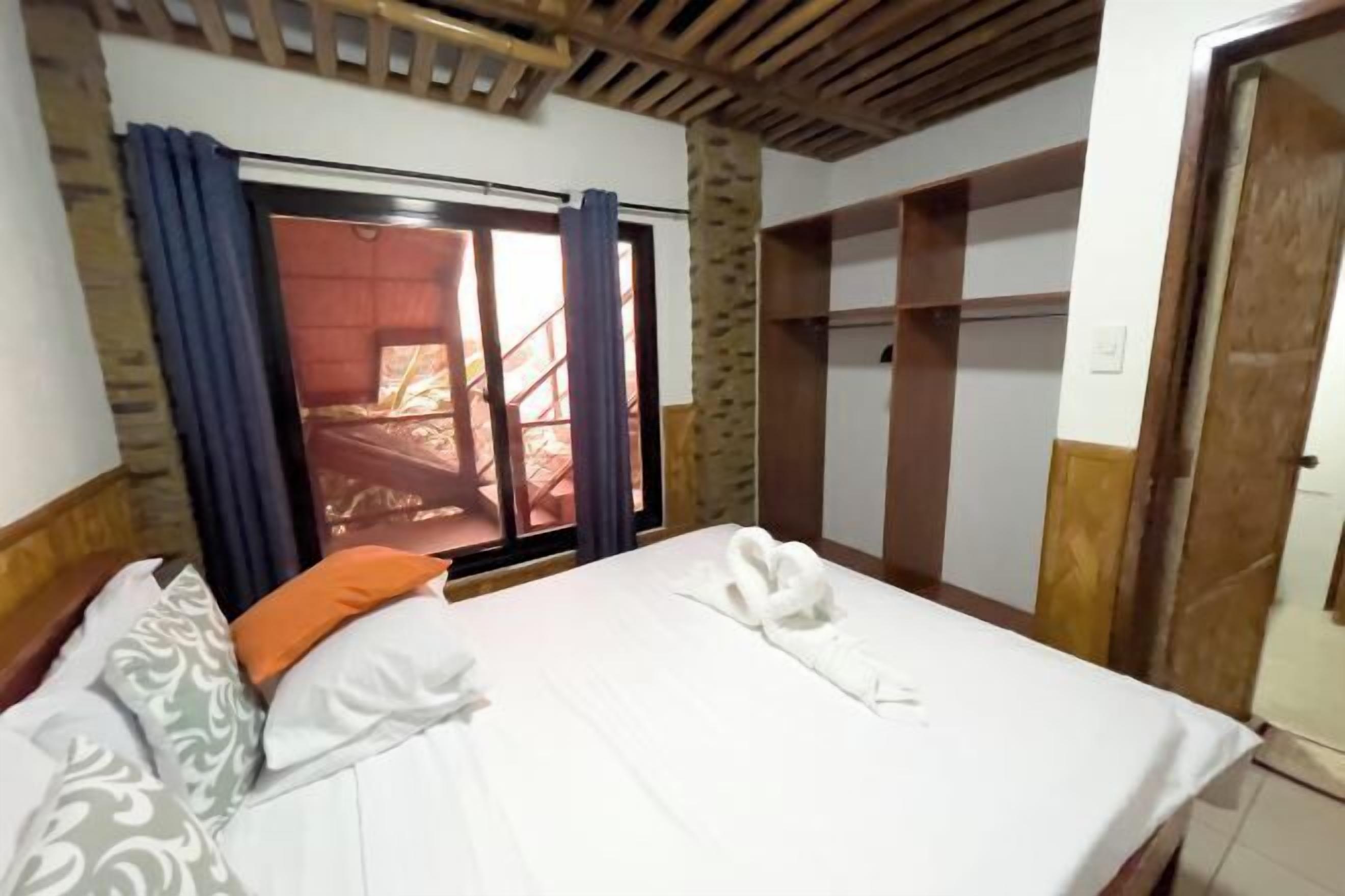 Bureau, Wi-Fi gratuit, draps fournis