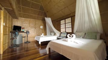 Deluxe Room | Desk, free WiFi, bed sheets
