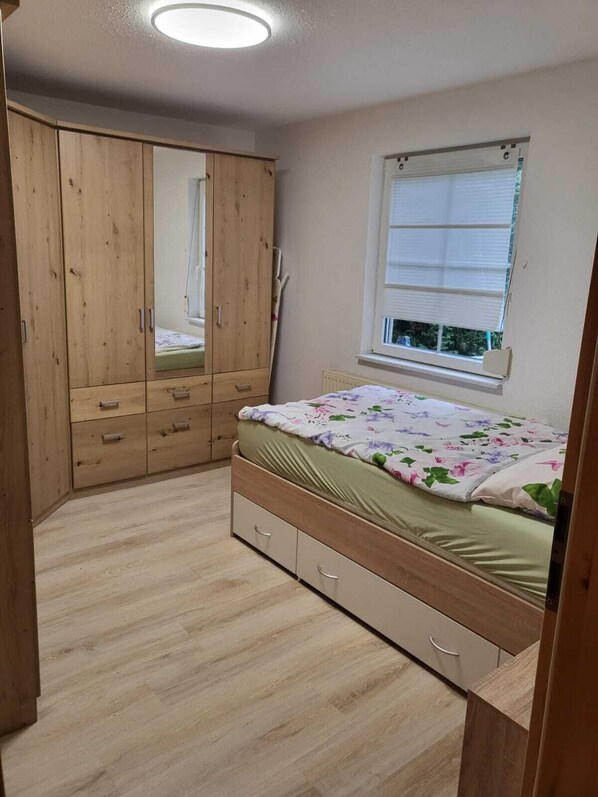3 bedrooms, bed sheets