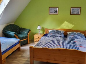 3 bedrooms, bed sheets
