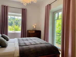 1 sovrum och sängkläder