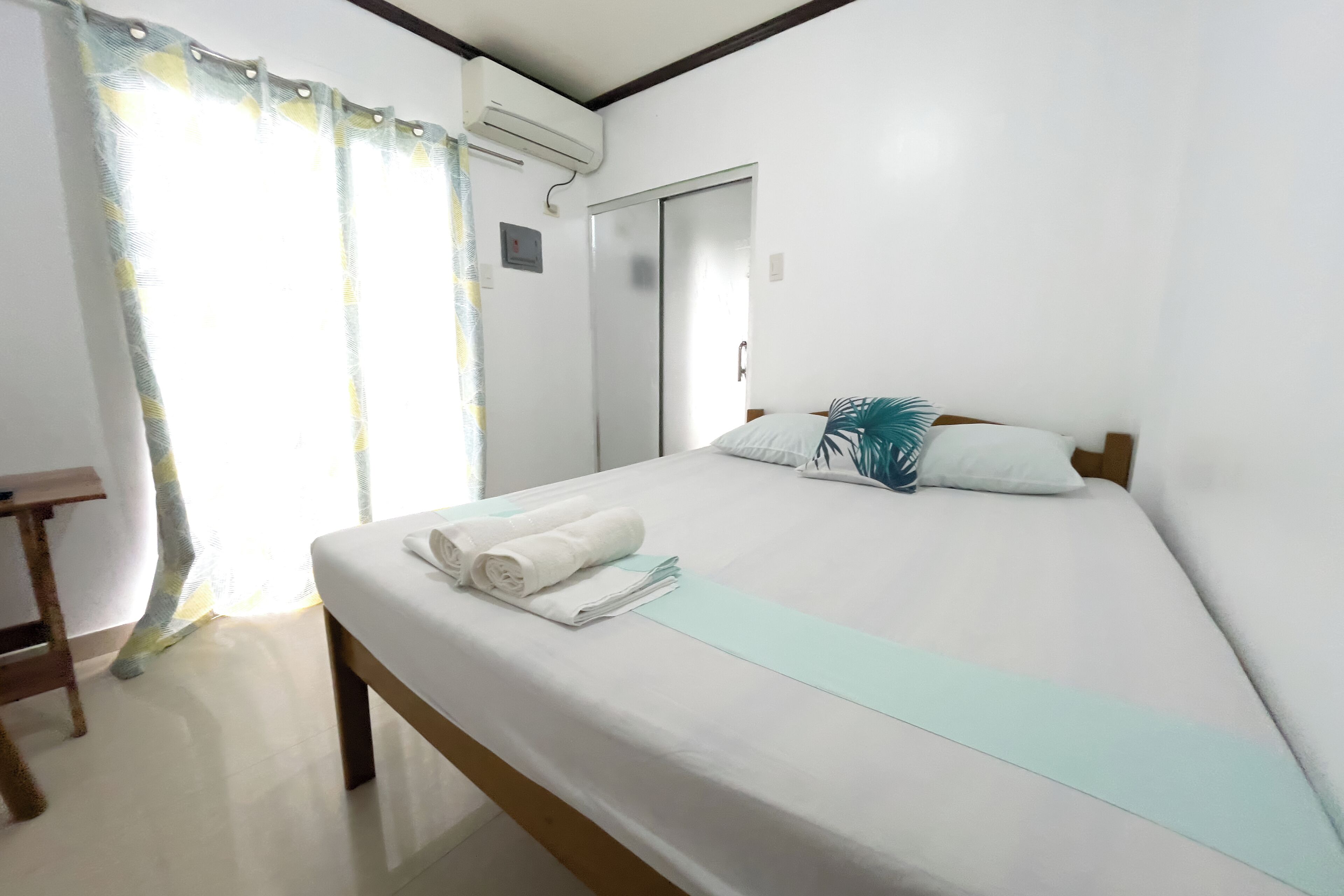 Deluxe Double Room | Desk, free WiFi, bed sheets