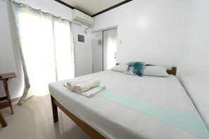 Deluxe Double Room | Desk, free WiFi, bed sheets - Catappa Lodge Puerto Galera (Puerto Galera)