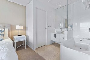 Hårføner, håndklær og toalettpapir