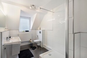 Dusch, hårtork och handdukar