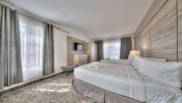 2 bedrooms, desk, WiFi, bed sheets