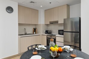 Fridge, microwave, oven, coffee/tea maker