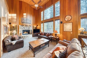 TV connectée, cheminée, espaces bureaux