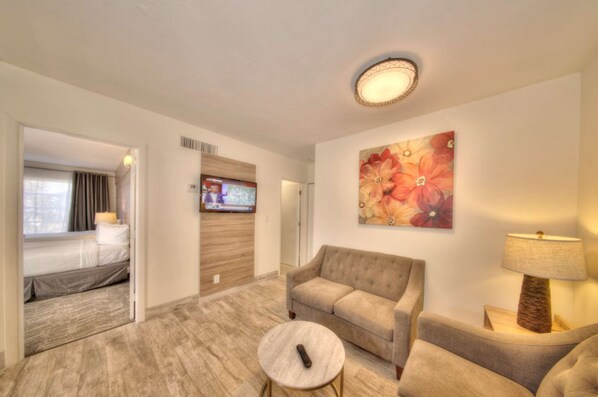 TV - Work & Waves: Gold Coast 2BR Escape (Pompano Beach)
