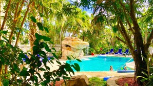 Unclassified image, 3 of 7, button