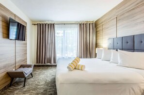 Desk, WiFi, bed sheets