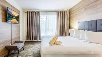 Desk, WiFi, bed sheets