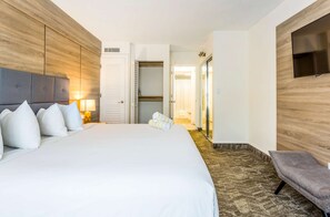 Escrivaninha, Wi-Fi, roupa de cama