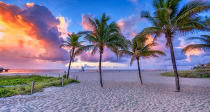 Pompano Retreat - Pool, WiFi & Beach Nearby