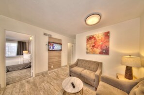 TV - Riverside Vacation Rentals by Rocketstay (Pompano Beach)