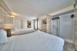 2 bedrooms, desk, WiFi, bed sheets