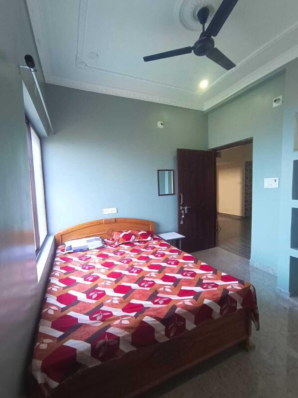 Rollaway beds, free WiFi, bed sheets