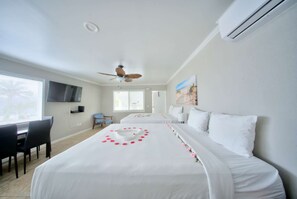 Desk, WiFi, bed sheets - Pompano Studio: Pool & Walk to Beach! (Pompano Beach)