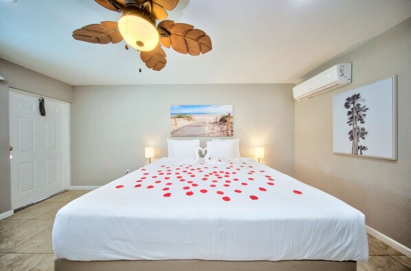 Desk, WiFi, bed sheets