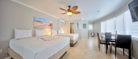 デスク、WiFi、ベッドシーツ