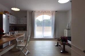 Fridge, dishwasher, coffee/tea maker - 2 Bedroom Apartment (Porto Rotondo)