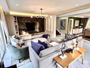 Téléviseur connecté, livres, chaîne audio