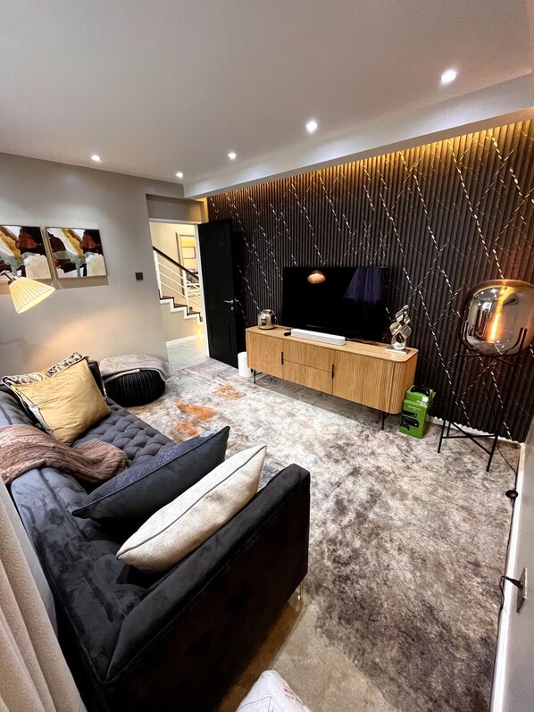 Smart TV, books, stereo