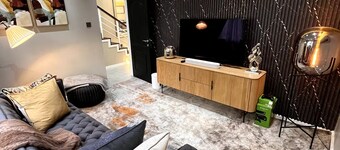 Luxury villa with a king-size bed in Butabika