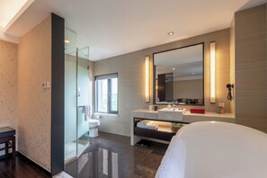 Executive King Room | Bathroom | Hair dryer, bathrobes, slippers, towels - SSAW Boutique Hotel Hangzhou Xixi Park (Hangzhou)