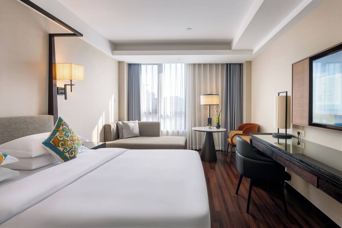 Down duvets, in-room safe, laptop workspace, soundproofing