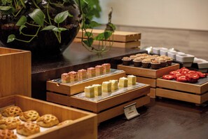 Petit déjeuner complet (30 CNY par personne)