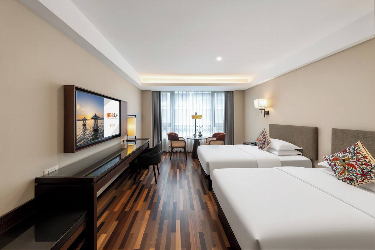 Down duvets, in-room safe, laptop workspace, soundproofing