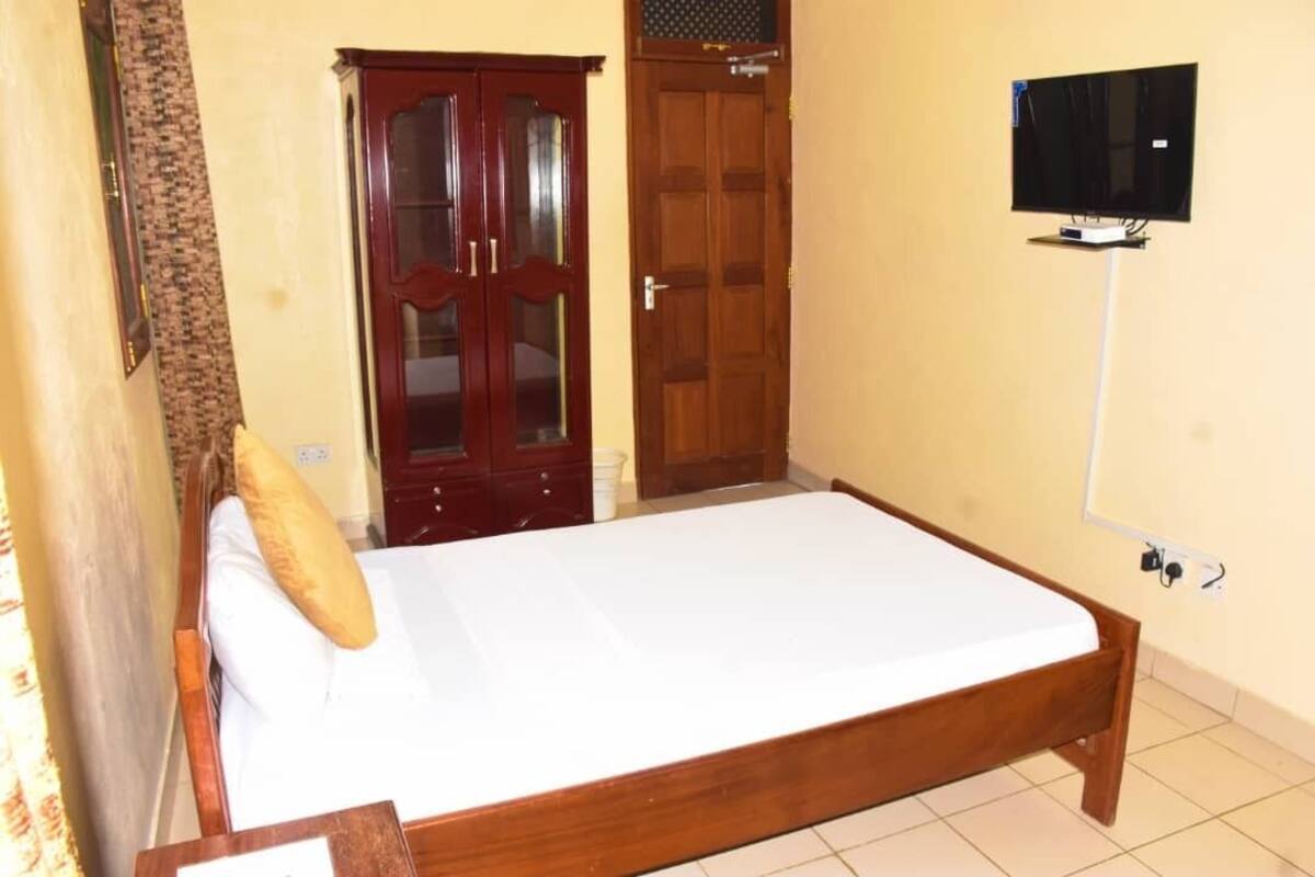 Iron/ironing board, free WiFi