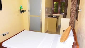 Comfort Double or Twin Room, Balcony, Courtyard View | Minibar, iron/ironing board, free WiFi, bed sheets