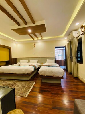 Perhehuone | Työpöytä, kannettavalle tietokoneelle sopiva työtila, ilmainen Wi-Fi