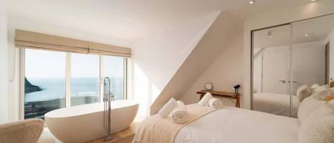 2 bedrooms, iron/ironing board, travel cot, WiFi