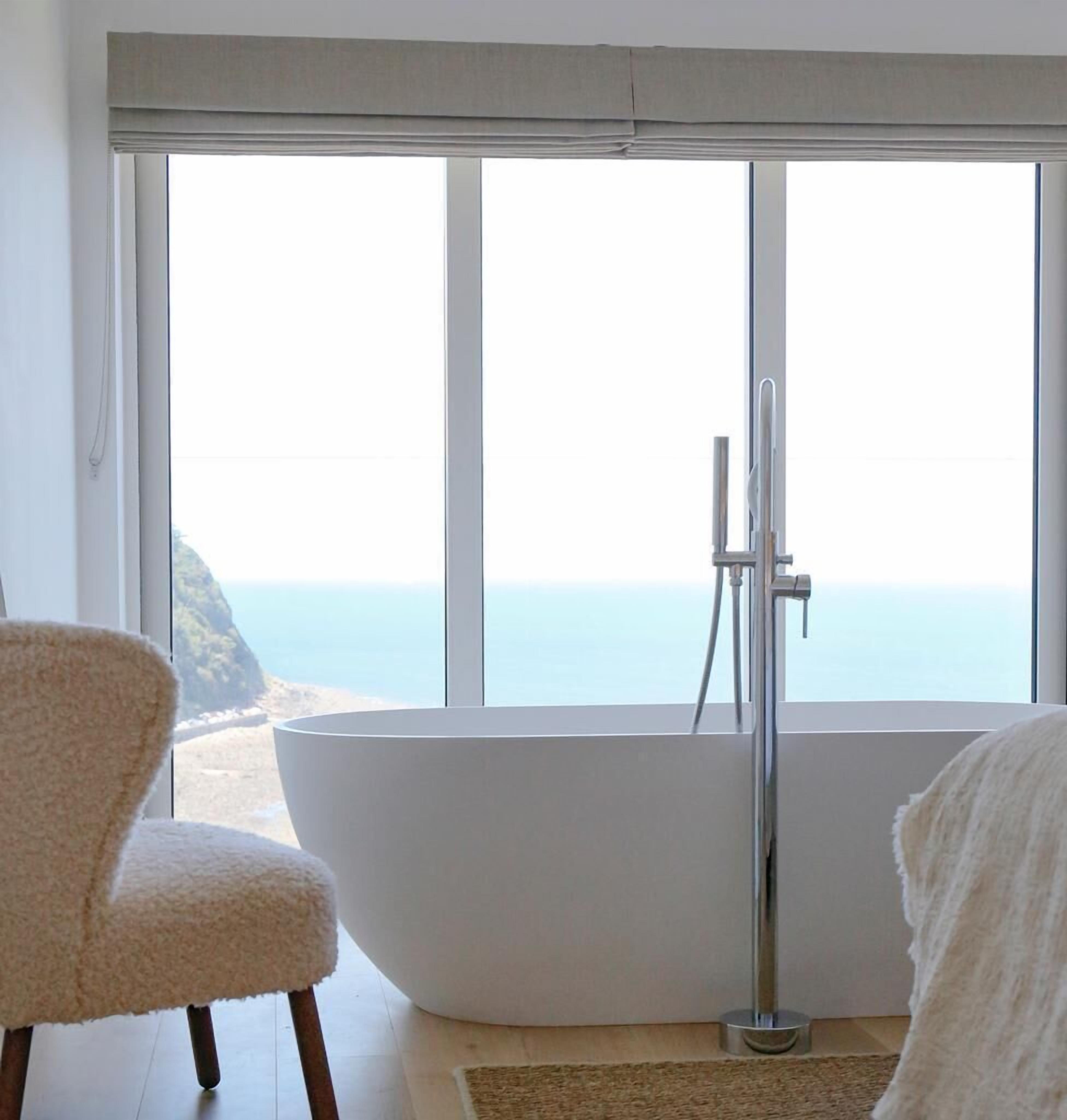 Oceanfront Apartment W/balcony & Sauna, Pet-friendly - Lynton