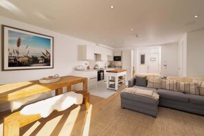 TV, fireplace, offices - Sea View Apartment with Bath at Tors Park (Lynmouth)