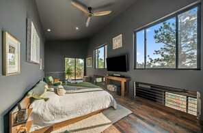1 habitación, tabla de planchar con plancha, wifi gratis y ropa de cama 