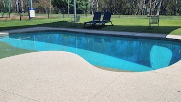 Sæsonbestemt udendørs pool