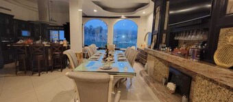Modern luxurious Enchanting 5-bedroom house in Ensenada
