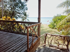 Näkymä rannalle/valtamerelle