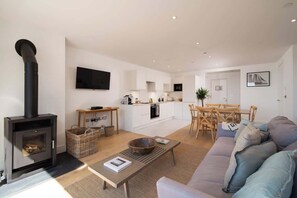 TV, fireplace, offices