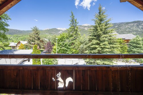 Chalet Echyllo à Saint Chaffrey avec jacuzzi pour 14 personnes