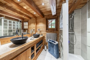 Douche, serviettes fournies