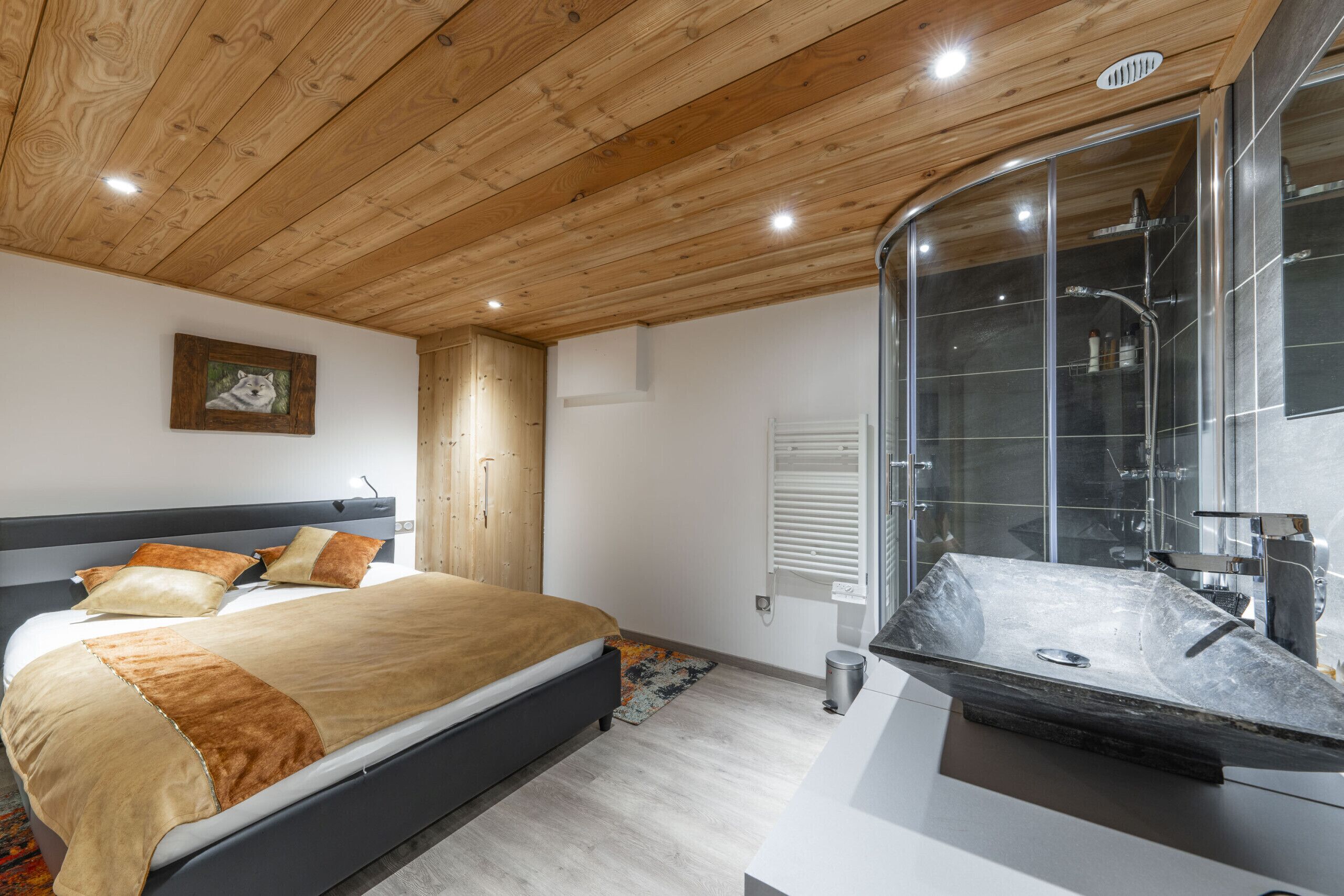 6 chambres, fer et planche à repasser, Wi-Fi gratuit, draps fournis