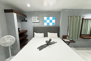 King Room | Desk, rollaway beds, free WiFi, bed sheets
