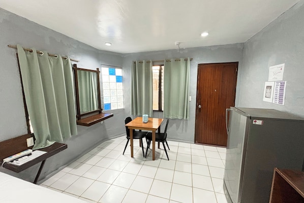 King Room | Desk, rollaway beds, free WiFi, bed sheets