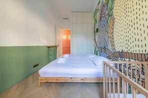 5 bedrooms, desk, iron/ironing board, travel cot